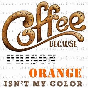 Puede incluir: Gráfico de café con el texto "Coffee because prison orange isn't my color". El gráfico de café es marrón con un aspecto texturizado y tiene gotas de agua. El texto está en marrón, negro y naranja.