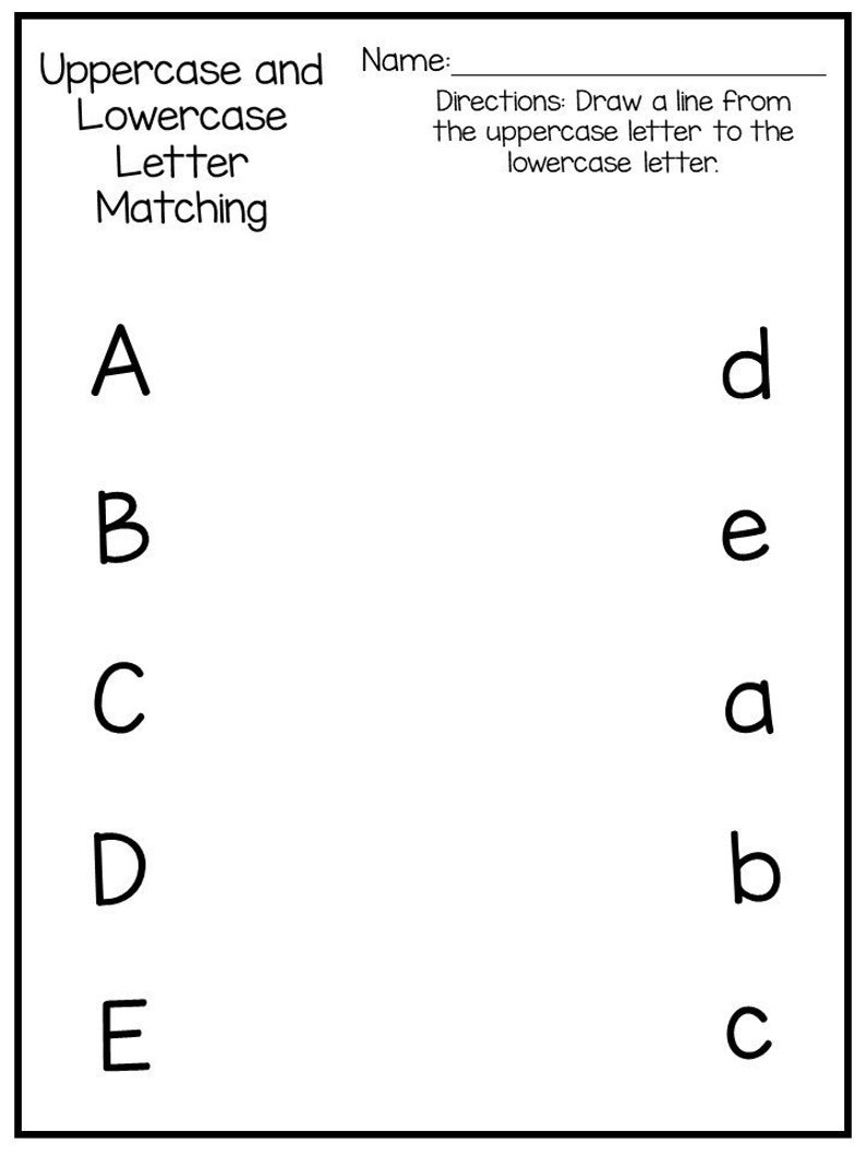 Pode incluir: Uma folha de trabalho com letras mai&uacute;sculas e min&uacute;sculas. As instru&ccedil;&otilde;es s&atilde;o para desenhar uma linha da letra mai&uacute;scula para a letra min&uacute;scula. As letras s&atilde;o A, B, C, D e E.