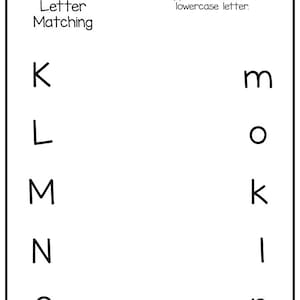 Pode incluir: Uma folha de trabalho para combinar letras mai&uacute;sculas e min&uacute;sculas. As letras K, L, M, N e O est&atilde;o listadas no lado esquerdo da p&aacute;gina, e suas contrapartes min&uacute;sculas est&atilde;o listadas no lado direito da p&aacute;gina. S&atilde;o fornecidas instru&ccedil;&otilde;es para desenhar uma linha da letra mai&uacute;scula para a letra min&uacute;scula.