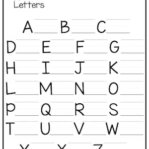 Pode incluir: Uma folha de trabalho em preto e branco com o t&iacute;tulo "Copiar as letras mai&uacute;sculas". A folha de trabalho tem linhas para tra&ccedil;ar as letras mai&uacute;sculas do alfabeto.