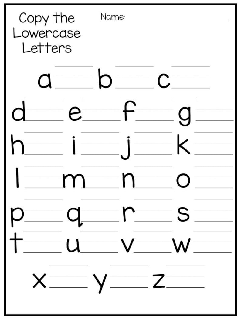 Pode incluir: Uma folha de trabalho imprim&iacute;vel para praticar a escrita de letras min&uacute;sculas do alfabeto. As letras s&atilde;o impressas em preto sobre um fundo branco. A folha de trabalho tem linhas para que o aluno possa tra&ccedil;ar as letras.