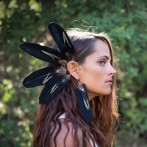 Boucles d'oreilles festival, boucles d'oreilles tribales, plumes de cheveux, plumes de coq, plumes naturelles, costume d'homme en feu, boucles d'oreilles en plumes, homme en feu