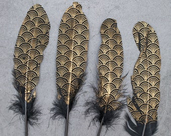 200 PACK DEFECTIVE FEATHERS! Gold painted pattern black feathers, 17-20 cm, 6-8 inches, Loose goose smudge feathers.