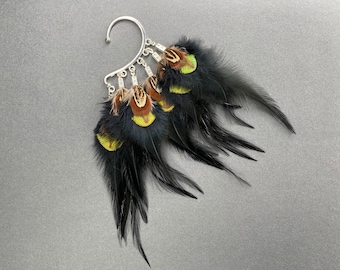 Adorno de oreja negro con mini plumas de pavo real, pendiente de oreja ligero con plumas, accesorio trepador de oreja gótico, tocado llamativo para cosplay de Halloween.