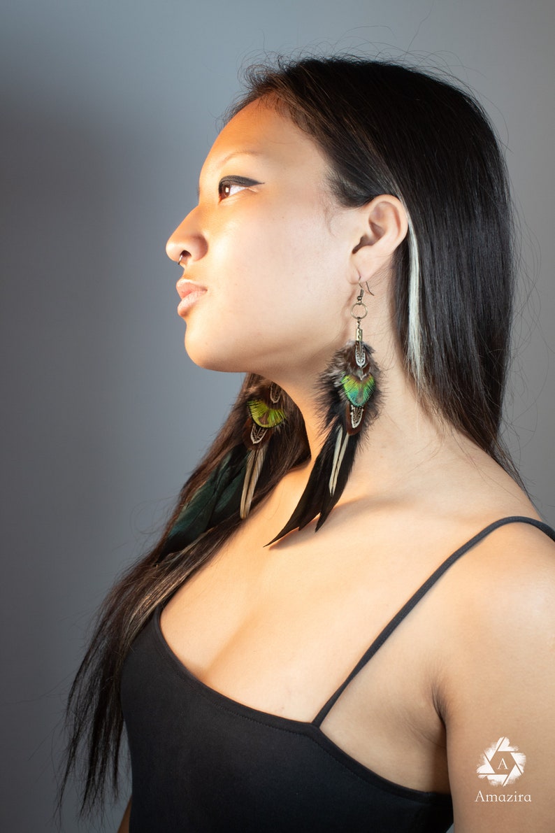 Long earrings, Black & green iridescent boho feather earring, Natural bird feathers, Handmade Summer earrings, Long Drop festival jewellery zdjęcie 10