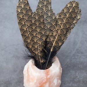 200 PACK DEFECTIVE FEATHERS Gold painted pattern black feathers, 17-20 cm, 6-8 inches, Loose goose smudge feathers. image 3