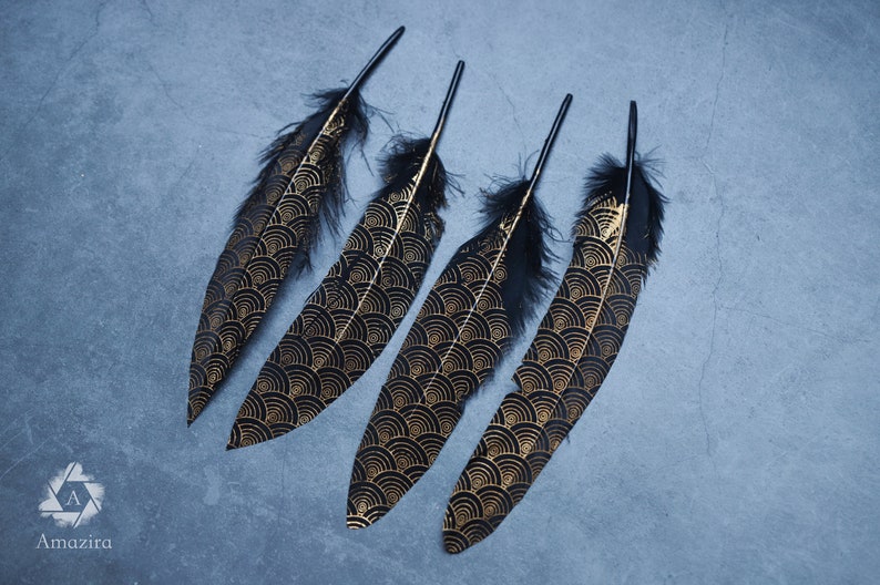 200 PACK DEFECTIVE FEATHERS Gold painted pattern black feathers, 17-20 cm, 6-8 inches, Loose goose smudge feathers. image 4