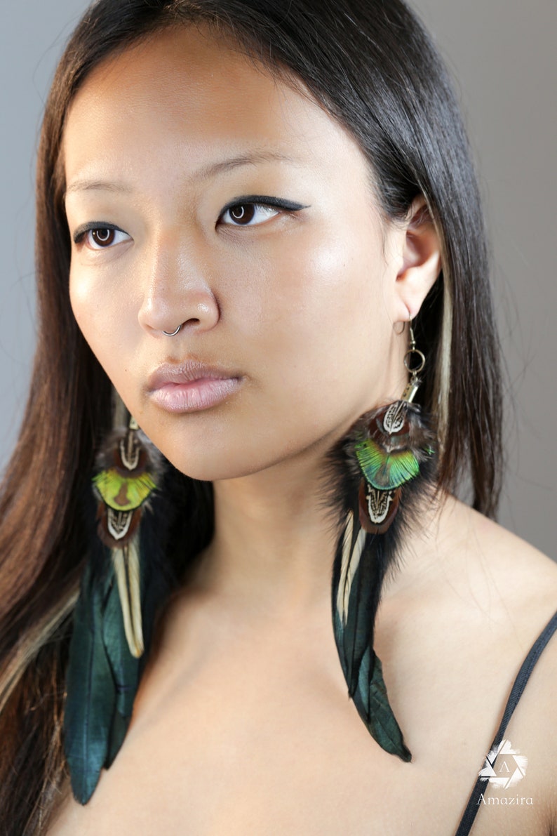 Long earrings, Black & green iridescent boho feather earring, Natural bird feathers, Handmade Summer earrings, Long Drop festival jewellery zdjęcie 8