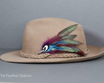 Iridescent purple feather Hat pin, Unique boho hippie Trilby brooch, purple statement piece for wedding groom, wedding boutonniere