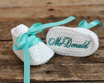 Personalisierte Babyschuhe gehäkelt, Neugeborene Mädchen Booties, gestrickte Babykleidung, gehäkelte Babyschuhe, Taufe Babyboots