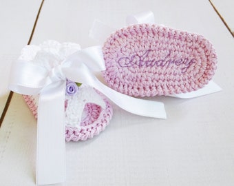 Gehäkelte Babysandalen, niedliche Babykleidung aus Bio-Baumwolle, Geschenk für Neugeborene, personalisierte Farbe, einzigartige Boutique-Booties