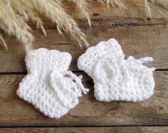 Set 3 pairs Crochet Baby Booties, White Pink Blue Infant slippers, Newborn Handmade Baby Booties, Newborn Baby Clothes, Knitted Baby Clothes