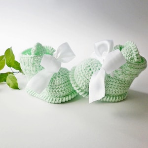 Newborn baby shoes, crochet baby booties, Baby name embroidered, Personalized baby booties