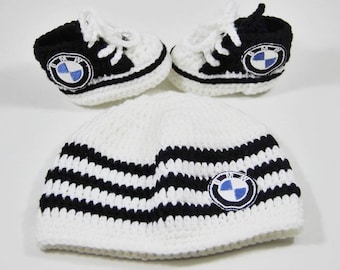 Witte zwarte pasgeboren baby set bmw logo, baby sneakers, leuke baby hoed, gepersonaliseerde baby schoenen, aangepaste baby set, gebreide baby kleding