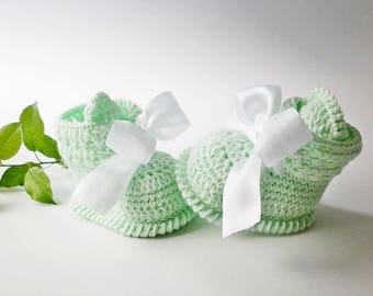 Newborn baby shoes, crochet baby booties, Baby name embroidered, Personalized baby booties