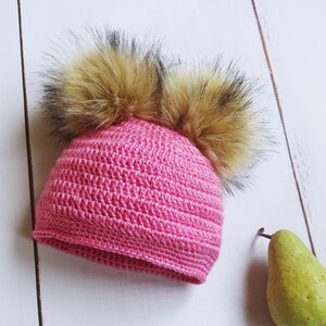 Chapeau d’hiver de chéri avec la fausse fourrure de renard, cadeau nouveau-né de garçon de fille, vêtements tricotés de chéri, chapeau d’hiver du Cachemire, chapeau infantile de chéri, double pompon