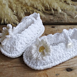 Crochet Baby Sandals with daisies, Sandals with soles,  Organic Cotton Cute Baby Clothes, Newborn Girl Gift, Unique Boutique Booties