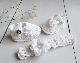 Baby girl Set booties and headband, white baby sandals, infant headband, White infant set, knitted baby clothes, ortodox christening set