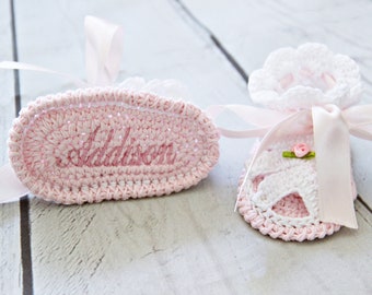 White Crochet Baby Sandals, baby name , Organic Cotton Cute Baby Clothes, Newborn Girl Gift, Personalized Color, Unique Boutique Booties