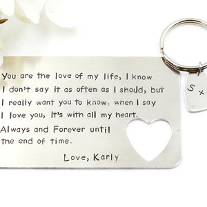 Porte-clés de carte de portefeuille en aluminium SET- Insert de portefeuille en métal- Insert de taille de carte de crédit personnalisé - Police personnalisée - Carte estampillée à la main avec message