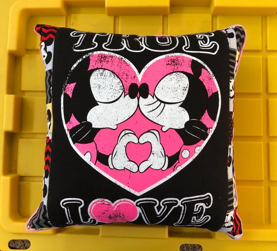 minnie mouse throw pillow