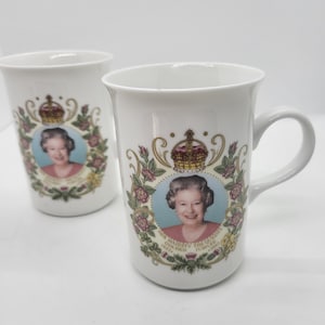 Vintage Queen Elizabeth II Golden Jubilee Mug: Royal Collectible