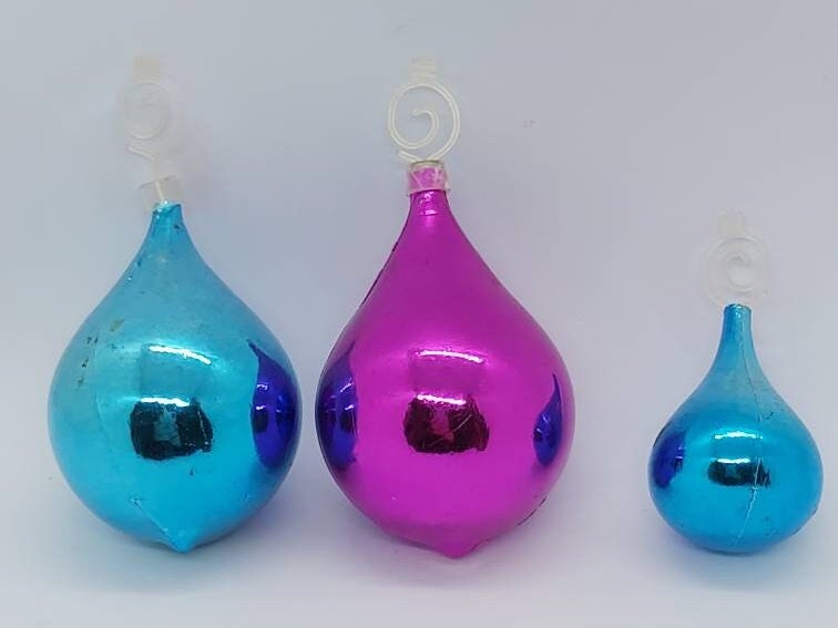 3 vintage retro teardrop baubles Christmas tree ornaments pink and turquoise tear drops Kitschy vintage Christmas home decor