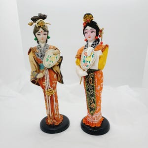 Vintage Yu Chu Doll: Oriental Lady in Traditional Dress