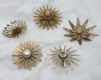 Vintage Usner Gold Tone Faux Pearls Flower Brooch