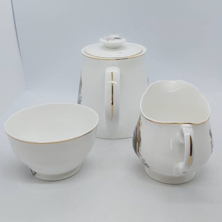 Teapots Tea Makers mayfair tea set sugar bowl Queen Elizabeth II Silver