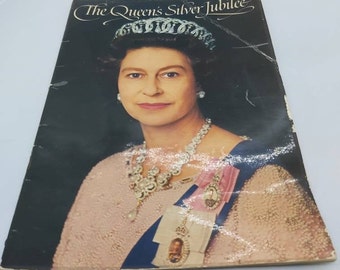 The Queens Silver Jubilee vintage book By Pitkins Pictorials, Queen Elizabeth II Magazine 1977 commemorative collectible royal souvenir,