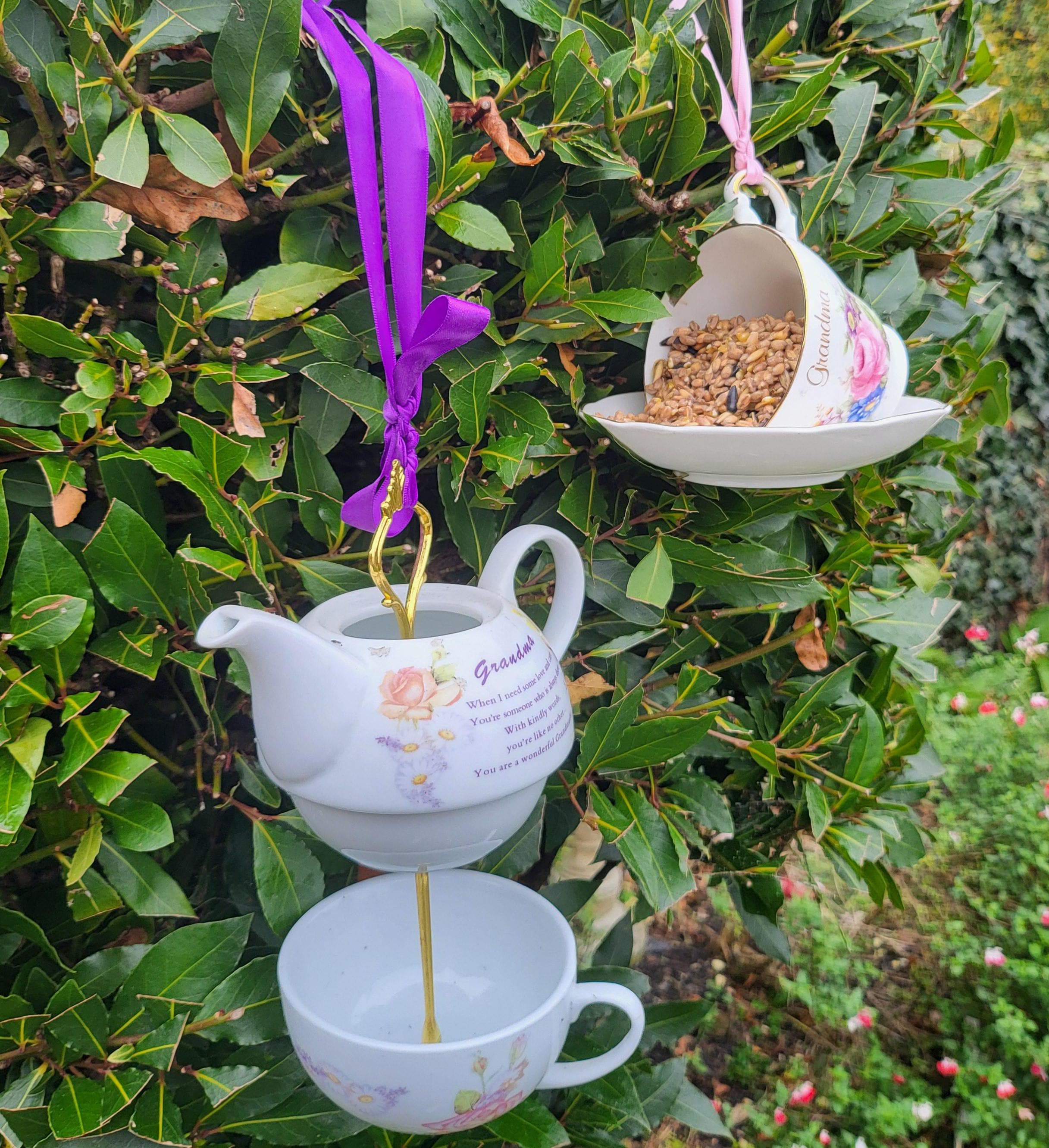 ヴィンテージティーカップバードフィーダー：再利用した庭の装飾