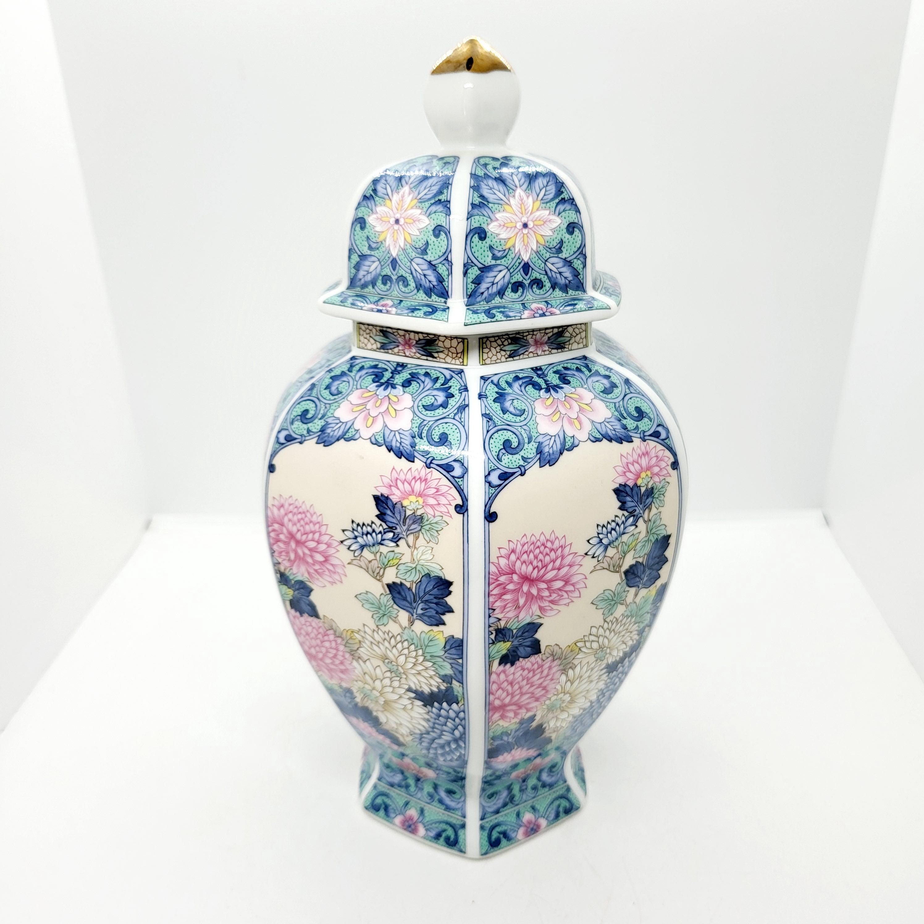 ヴィンテージの花柄磁器ジンジャージャー：青、白、金の蓋付き壷