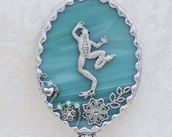 hand held vanity mirror with frog