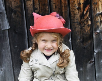 Pink felt cat hat, hat with cat ear, hat with rose and drawstring, hat recovered, unique, eco-responsible