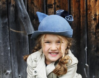 Blue-gray felt cat hat, hat with cat ear, hat with rose and drawstring, hat recovered, unique, eco-responsible