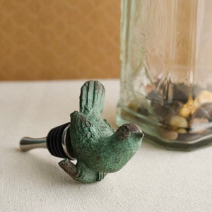 Adorable vintage sparrow bottle stopper.