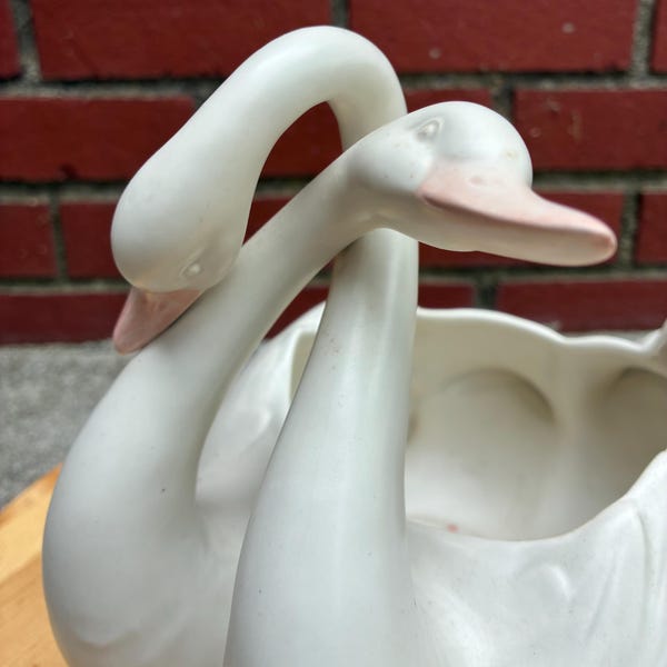 Rare Find!  Vintage Fizt & Floyd Double Swan Ceramic Planter