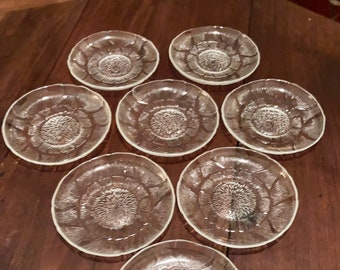 Arcoroc glass plates set of 7 with petal and leaf design