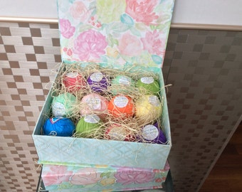 Gift Boxed 12 Large Variety Fizzy Bath Bomb Orbs