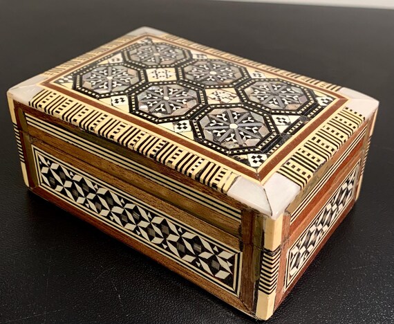 Vintage TRINKET BOX Made in Egypt Inlaid Wooden H… - image 1