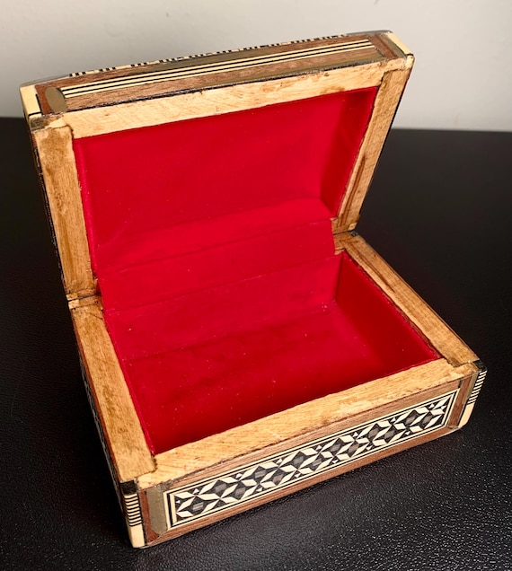 Vintage TRINKET BOX Made in Egypt Inlaid Wooden H… - image 4