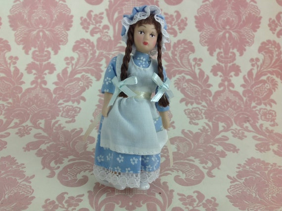 Dollhouse Miniature Porcelain Ponytail Lady Poseable Ceramic Doll1:12 w// Stand