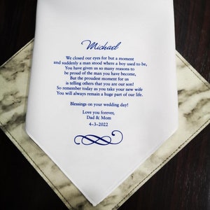 Pañuelo de boda personalizado impreso para regalo de los padres para el hijo - Regalo especial para bendiciones en el día de su boda - MM1186