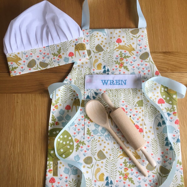 Ensemble de pâtisserie enfant personnalisé tablier et toque pour enfants animaux de la forêt et ours imprimé avec ustensiles