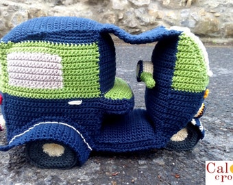 Pattern Tuc Tuc Rickshaw amigurumi. By Caloca Crochet.