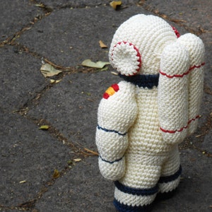 Pattern Spaceman Astronaut amigurumi. By Caloca Crochet. image 3