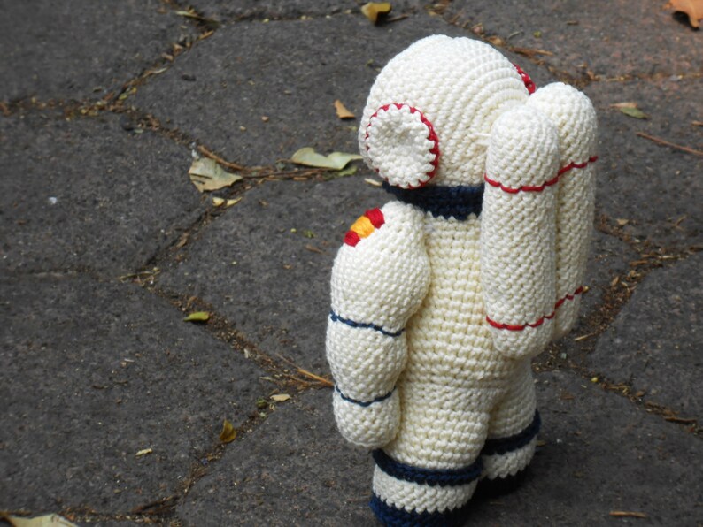 Pattern Spaceman Astronaut amigurumi. By Caloca Crochet. image 3