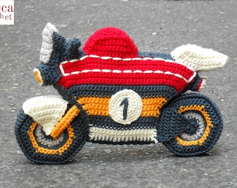 Pattern Moto GP amigurumi. By Caloca Crochet.