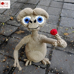 Pattern E.T. the extraterrestrial amigurumi. By Caloca Crochet